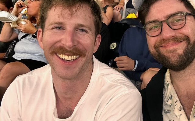 Brendan and Ari, who met at Green Drinks DC